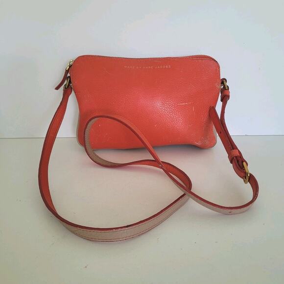 MARC JACOBS Small Shoulder Camera Bag Beige Red Pebble Leather Two Tone Fair - Picture 1 of 12